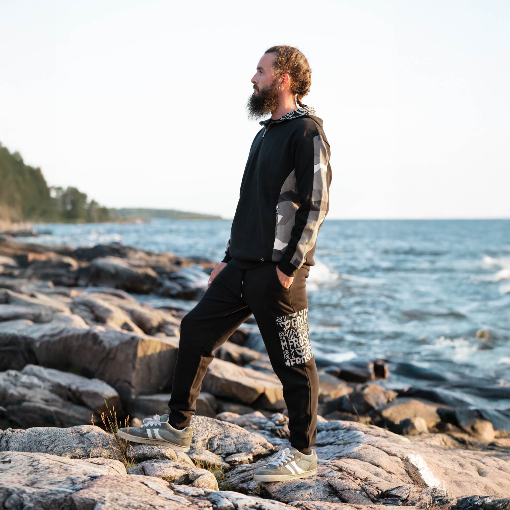 4607-hoodie-black-and-camo-