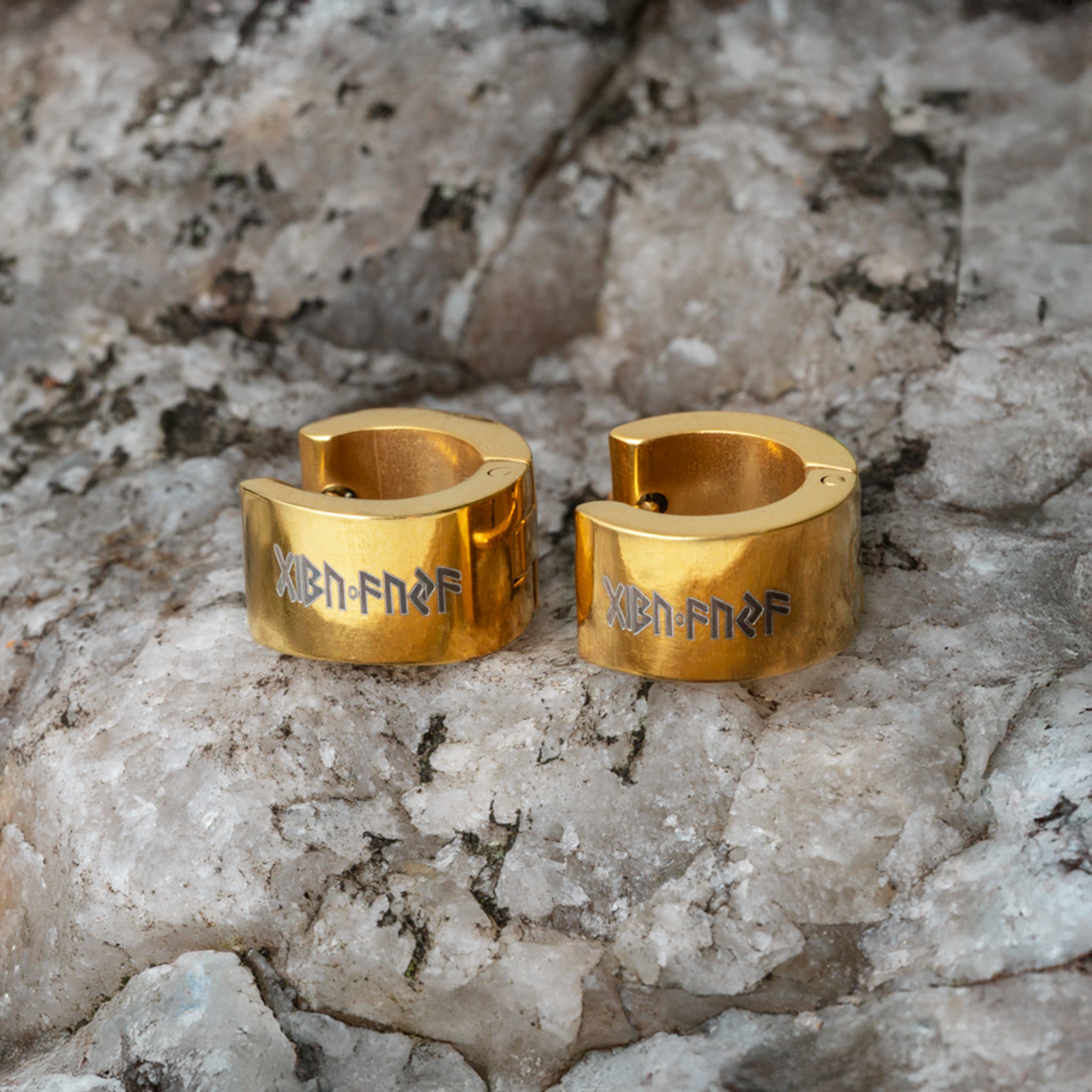 5068-huggie-earring-gibu-auja-