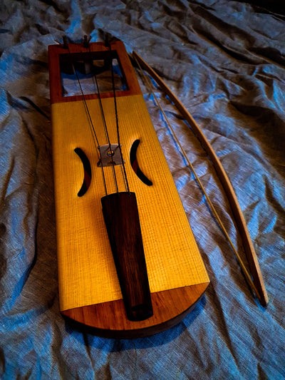 Tagelharpa, 3 Strings