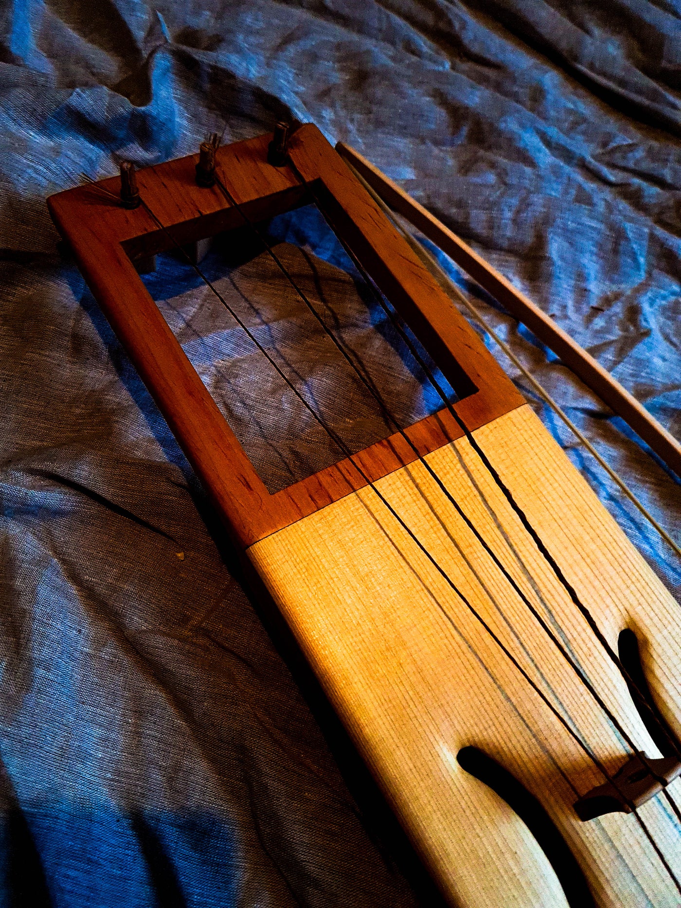 Tagelharpa, 3 Strings