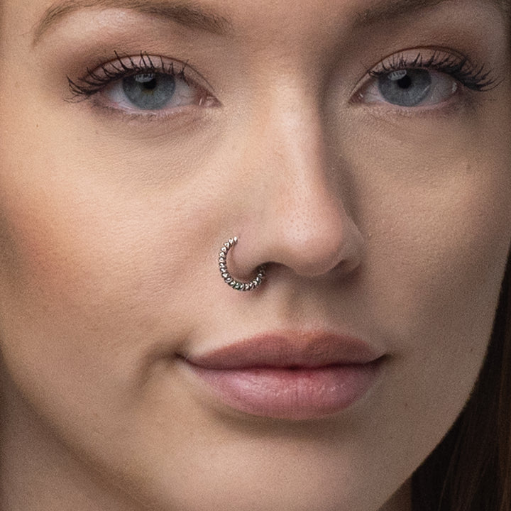 septum piercing criss cross nose ring