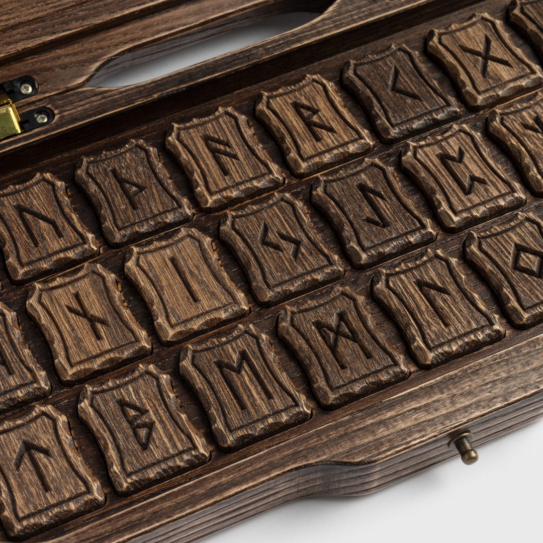 Thunderstruck Rune Set Box, Elder Futhark, Limited Edition – Grimfrost