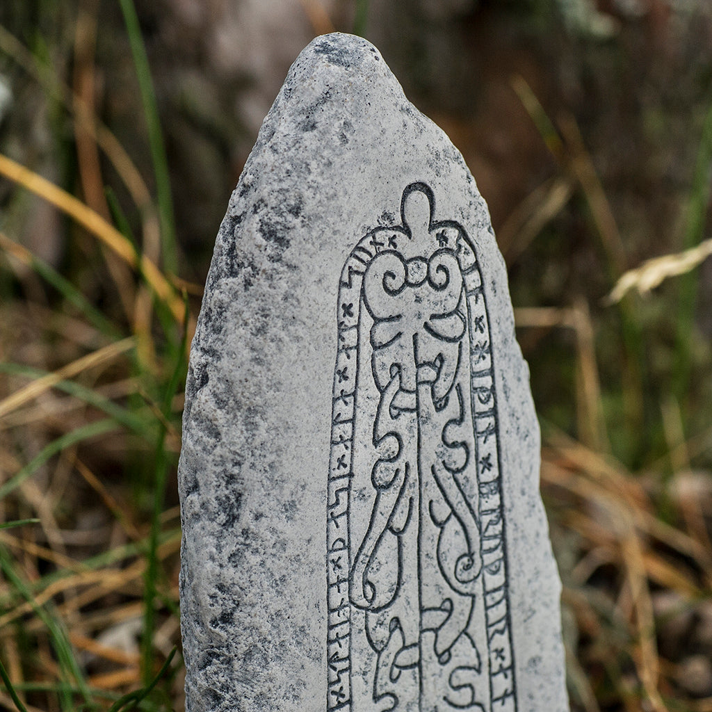 Runestones - Runestone, Anundshögen - Grimfrost.com