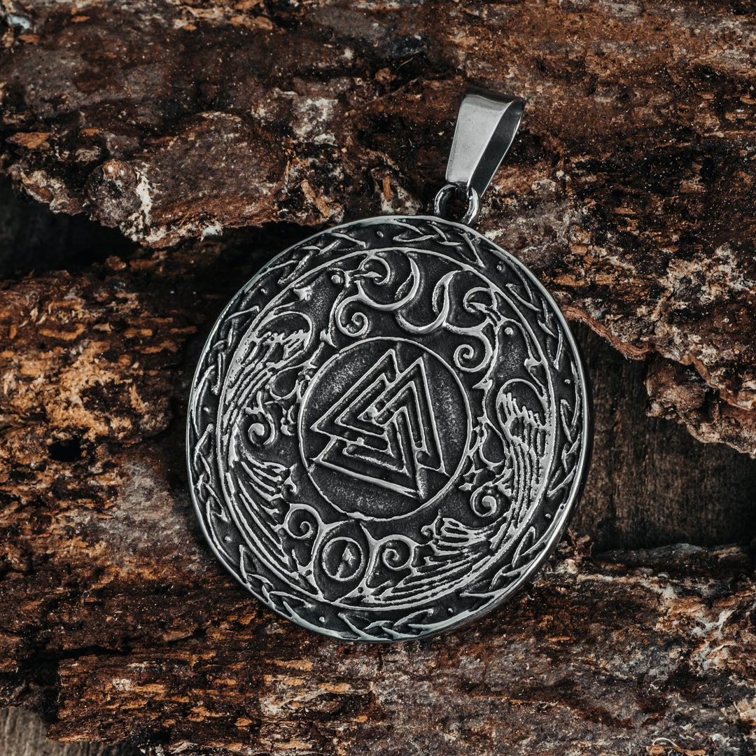 Valknut amulet top
