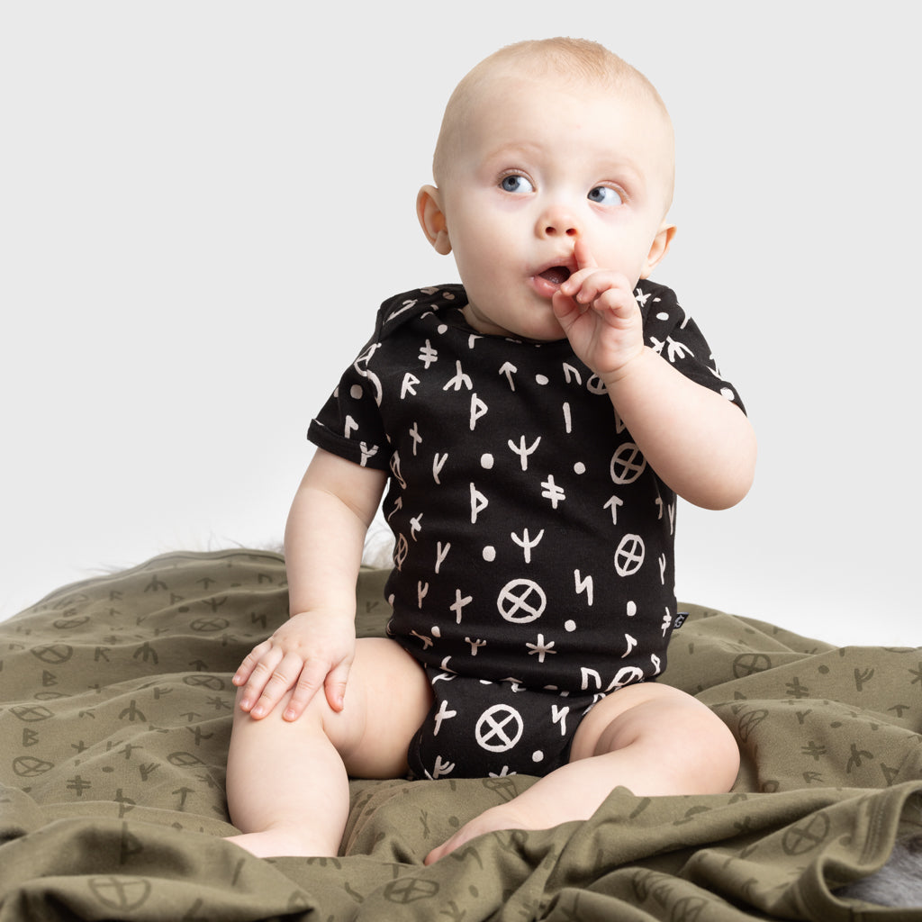 BABY Giustina ワンピース ブラック BABY Giustina ワンピース ブラック